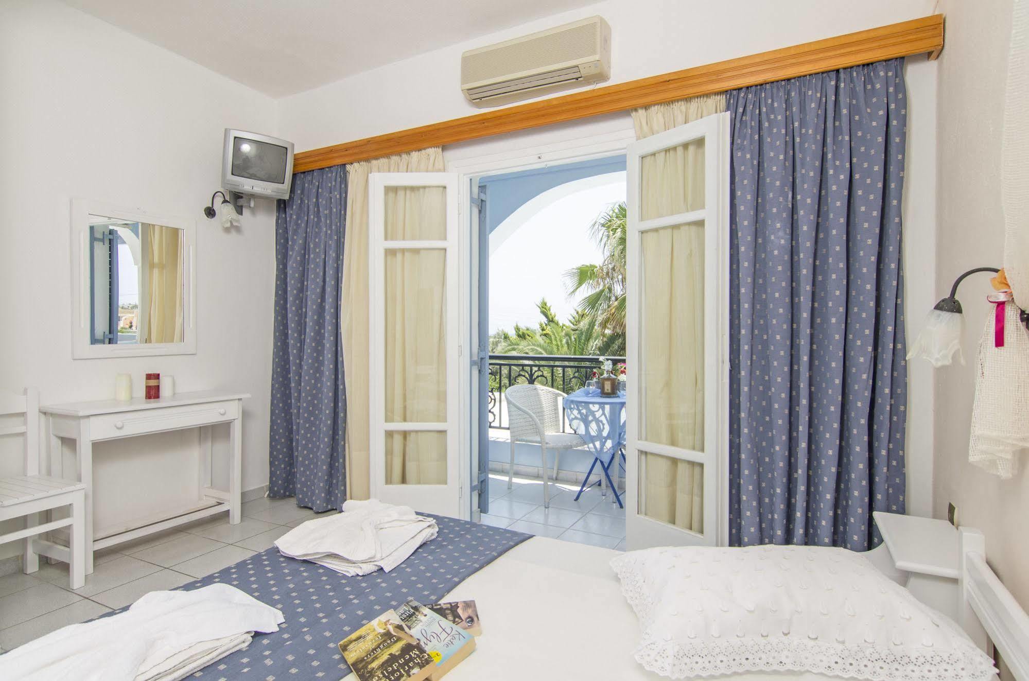 Pantheon Hotel Agios Georgios  Екстериор снимка