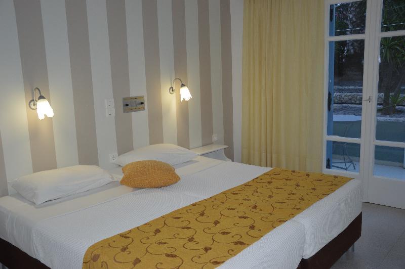 Pantheon Hotel Agios Georgios  Екстериор снимка